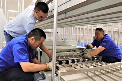 河南中烟漯河卷烟厂卷包车间 从实践中掌握雪茄烟生产新技能